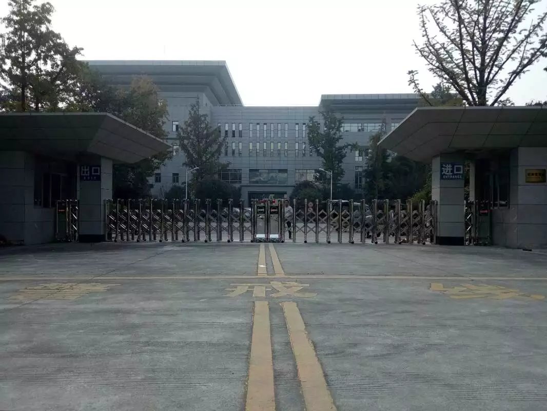和田和田四川消防总队伸缩门